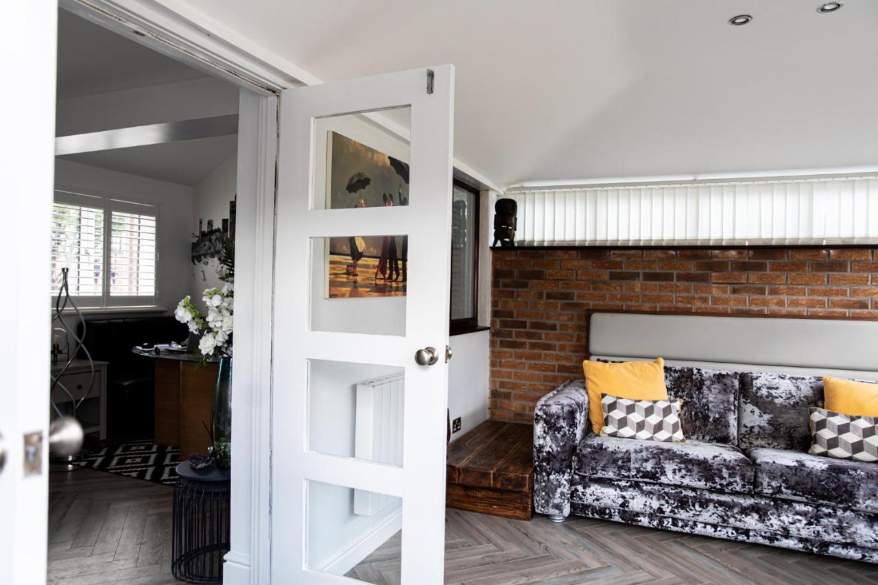 Inviting 3-Bed House In Manchester Exterior photo